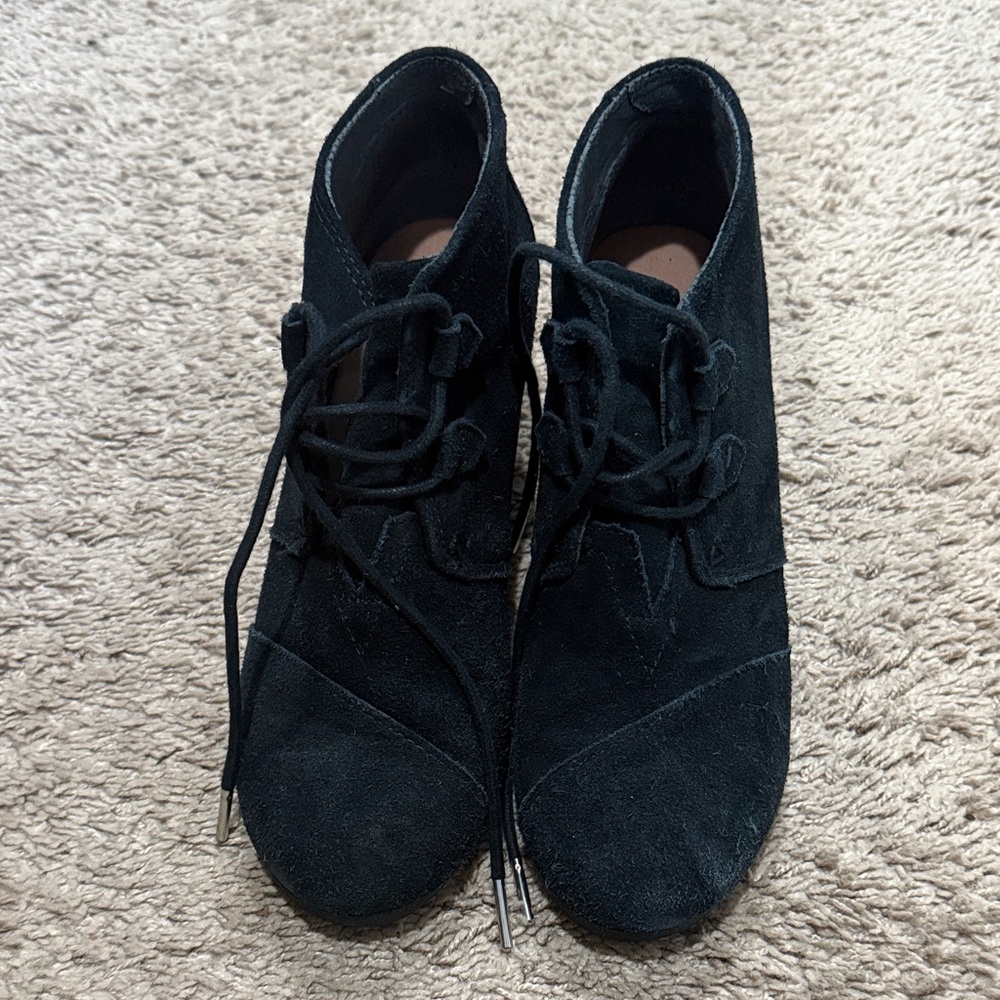 TOMS Desert Wedge Black Suede Booties